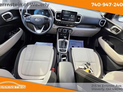 Used 2025 Hyundai Venue SEL FWD image 12