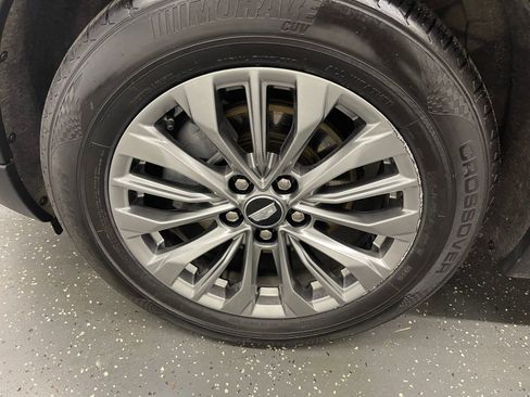 Used 2025 Cadillac XT4 Premium Luxury image 21