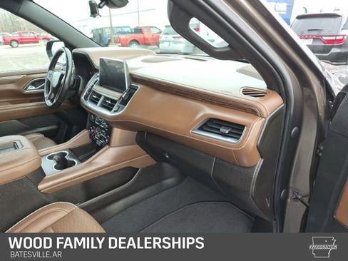 Used 2021 Chevrolet Suburban High Country w/ Premium Package image 34