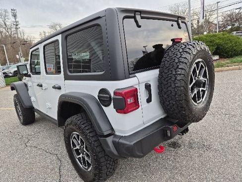 Used 2025 Jeep Wrangler Unlimited Rubicon AWD/4WD image 7