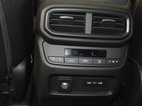 Used 2024 Honda Pilot TrailSport image 32