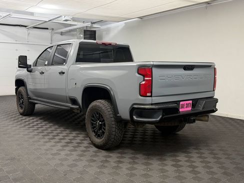 Used 2025 Chevrolet Silverado 2500 ZR2 w/ Technology Package AWD/4WD image 3