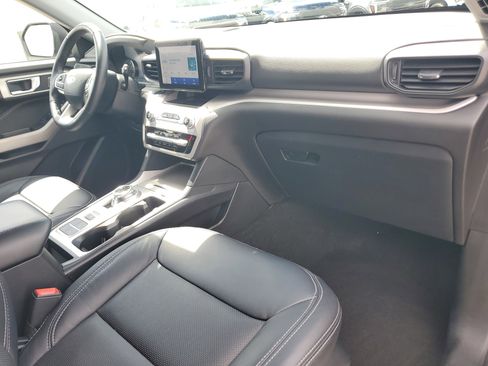 Used 2023 Ford Explorer XLT image 20