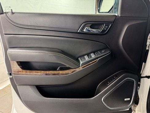 Used 2015 Chevrolet Suburban LT image 17