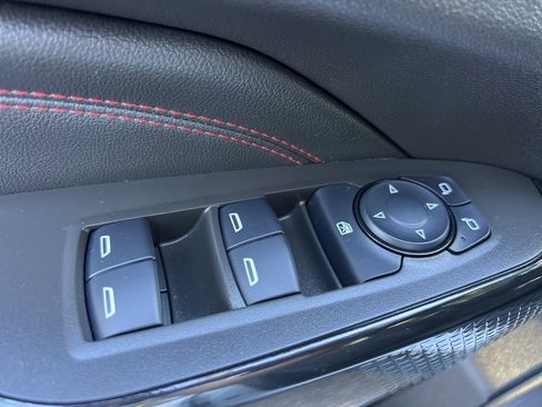 Used 2025 Chevrolet Trax RS w/ Sunroof Package image 24