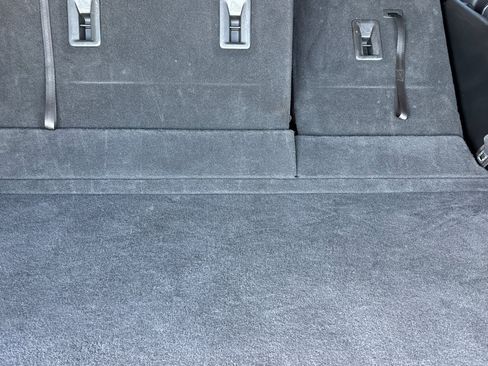 Used 2021 Chevrolet Traverse LT image 21