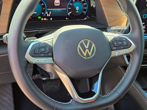 New 2026 Volkswagen Atlas SE FWD image 12