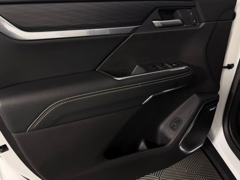 Used 2025 GMC Acadia Elevation image 25