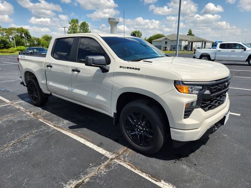 Used 2026 Chevrolet Silverado 1500 Custom w/ LPO, Dark Essentials Package AWD/4WD image 9