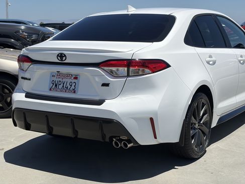 Certified 2025 Toyota Corolla SE FWD image 4