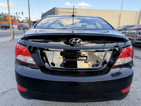 Used 2012 Hyundai Accent GLS image 6