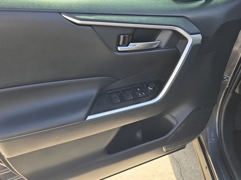 Used 2024 Toyota RAV4 XLE FWD image 17