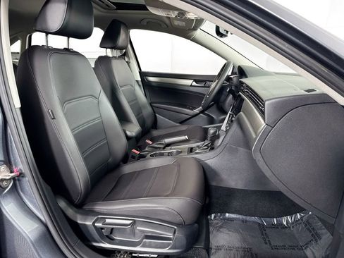 Used 2022 Volkswagen Passat 2.0T SE image 32