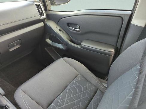 Certified 2025 Nissan Frontier SV w/ SV Convenience Package RWD image 26