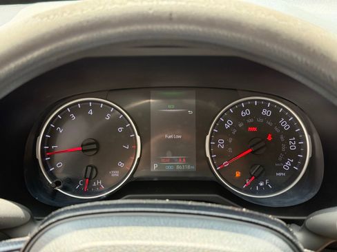 Used 2021 Toyota RAV4 LE FWD image 25