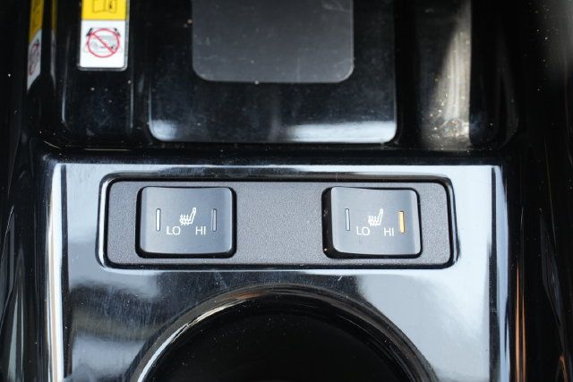 Used 2021 Toyota Prius Limited FWD image 39