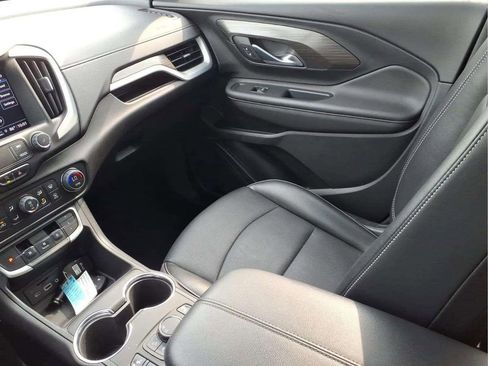 Used 2022 GMC Terrain SLT w/ LPO, 'HIT The Road' Package FWD image 12
