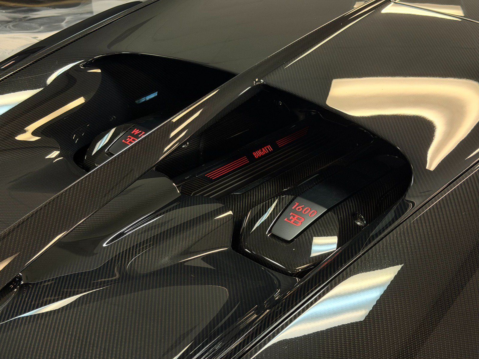 Used 2024 Bugatti Chiron Super Sport AWD/4WD image 22