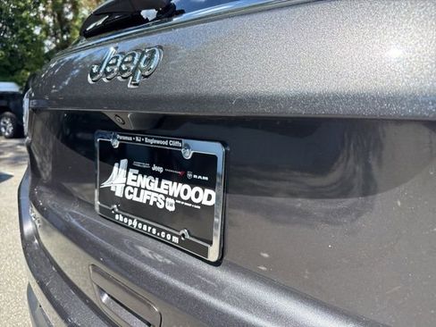 Used 2022 Jeep Compass Latitude AWD/4WD image 11