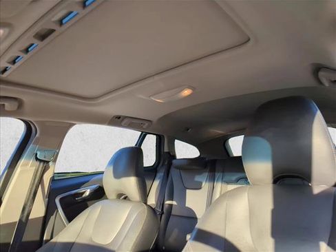 Used 2018 Volvo V60 T5 Cross Country w/ Convenience Package image 13