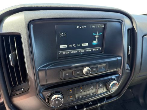 Used 2018 Chevrolet Silverado 1500 Custom w/ Custom Convenience Package RWD image 12