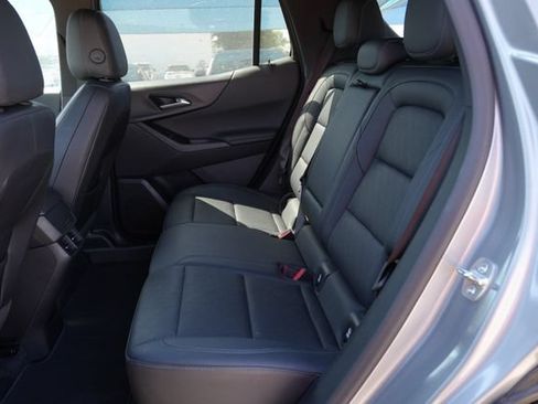 Used 2025 Chevrolet Equinox LT w/ Convenience Package II FWD image 8