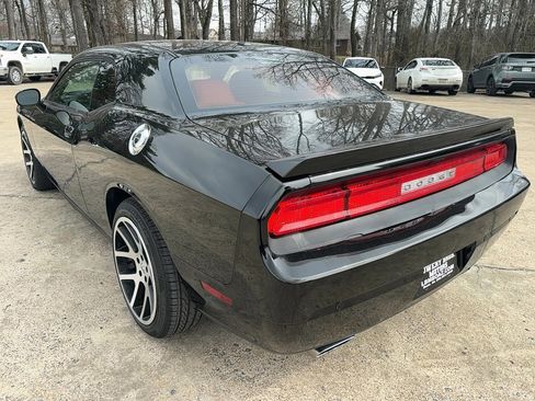 Used 2014 Dodge Challenger SXT image 7