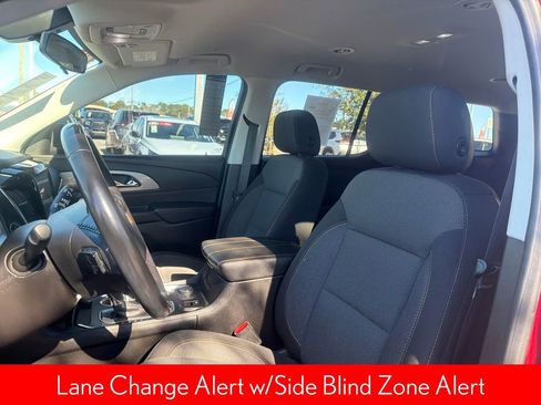 Used 2020 Chevrolet Traverse LT image 19