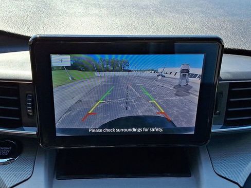 Used 2023 Ford Explorer XLT w/ Equipment Group 202A AWD/4WD image 21