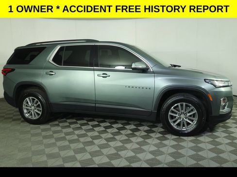 Used 2023 Chevrolet Traverse LT FWD image 2