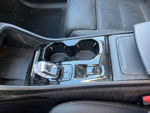 Used 2025 Volvo XC40 B5 Plus image 22