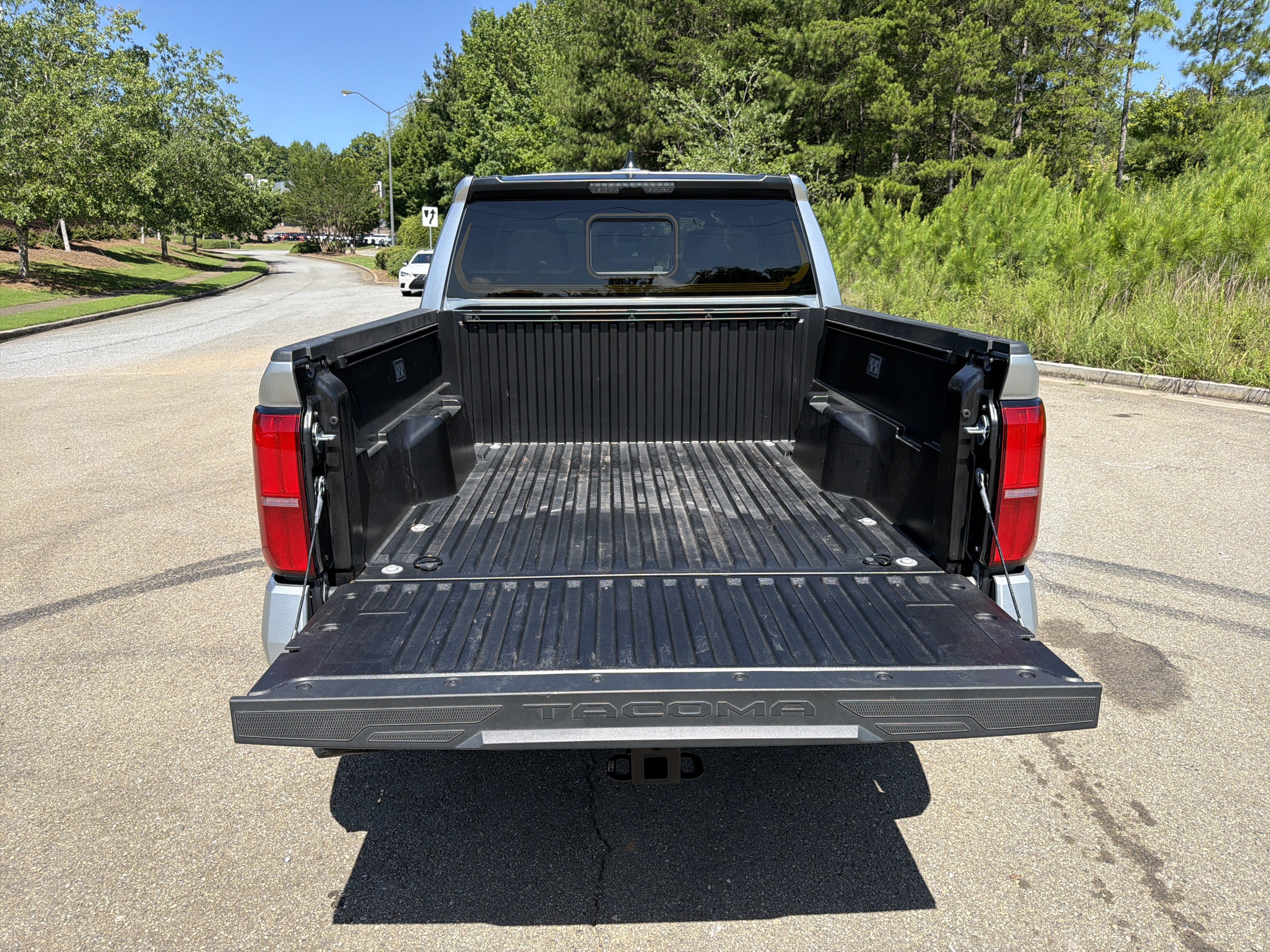 Used 2024 Toyota Tacoma SR5 AWD/4WD image 18