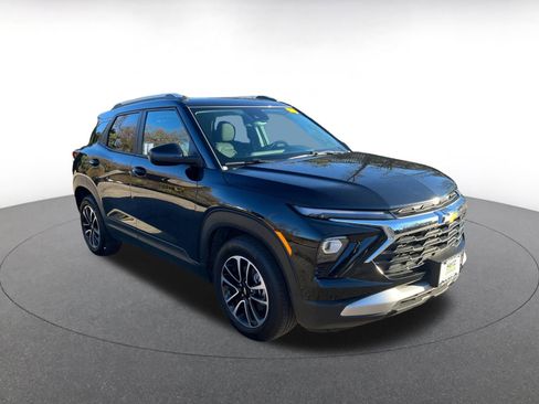 Used 2025 Chevrolet TrailBlazer LT image 1