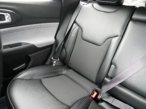 Certified 2024 Jeep Compass Latitude image 12