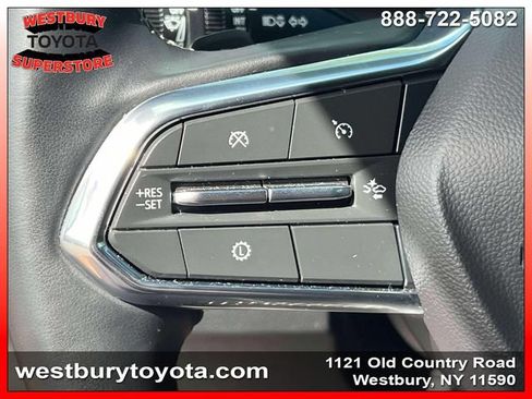 Used 2025 Chevrolet Traverse LT w/ Driver Confidence Package FWD image 24