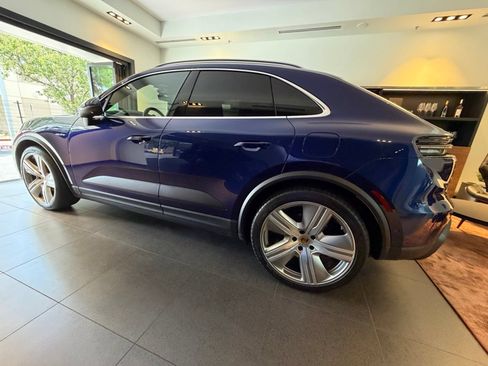 Certified 2024 Porsche Macan 4 Electric AWD/4WD image 7