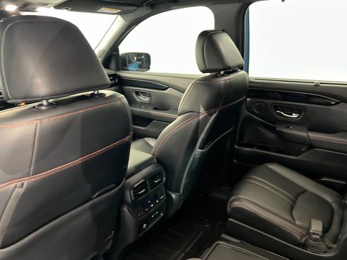 Used 2024 Honda Pilot TrailSport image 21