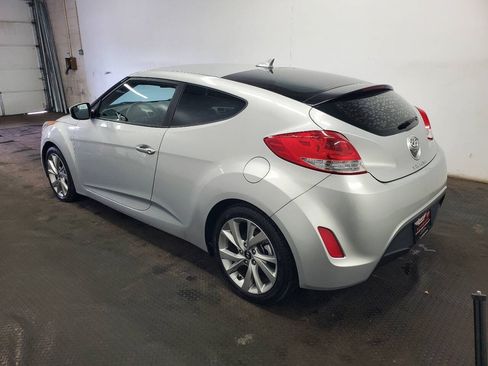 Used 2016 Hyundai Veloster FWD image 5