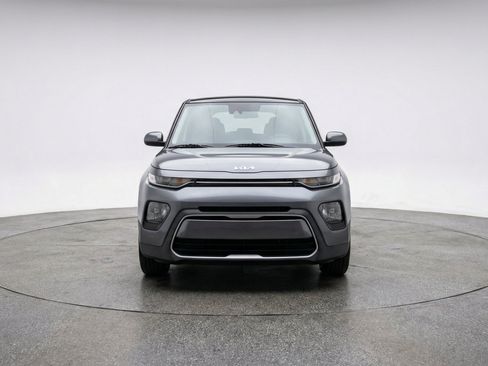 Used 2025 Kia Soul LX w/ LX Technology Package FWD image 2