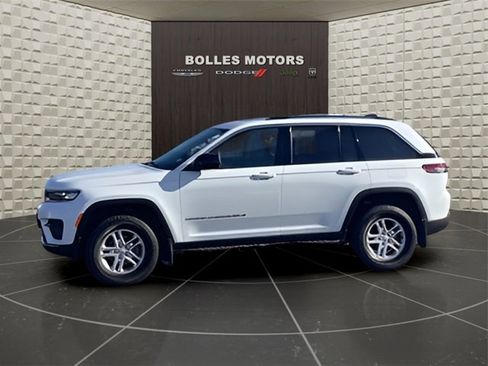 Certified 2023 Jeep Grand Cherokee Laredo w/ Luxury Tech Group I image 9