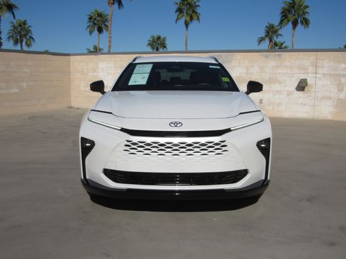 Used 2025 Toyota Crown Signia image 3