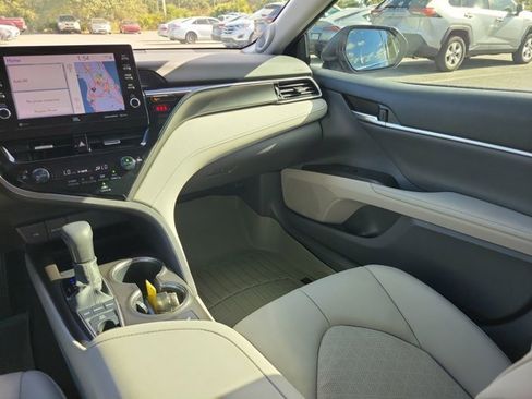 Used 2021 Toyota Camry XSE image 3