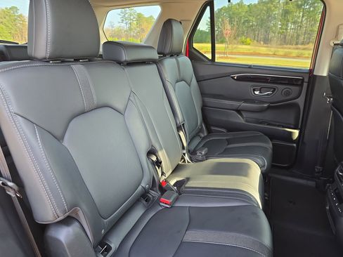 Used 2024 Honda Pilot Touring image 12