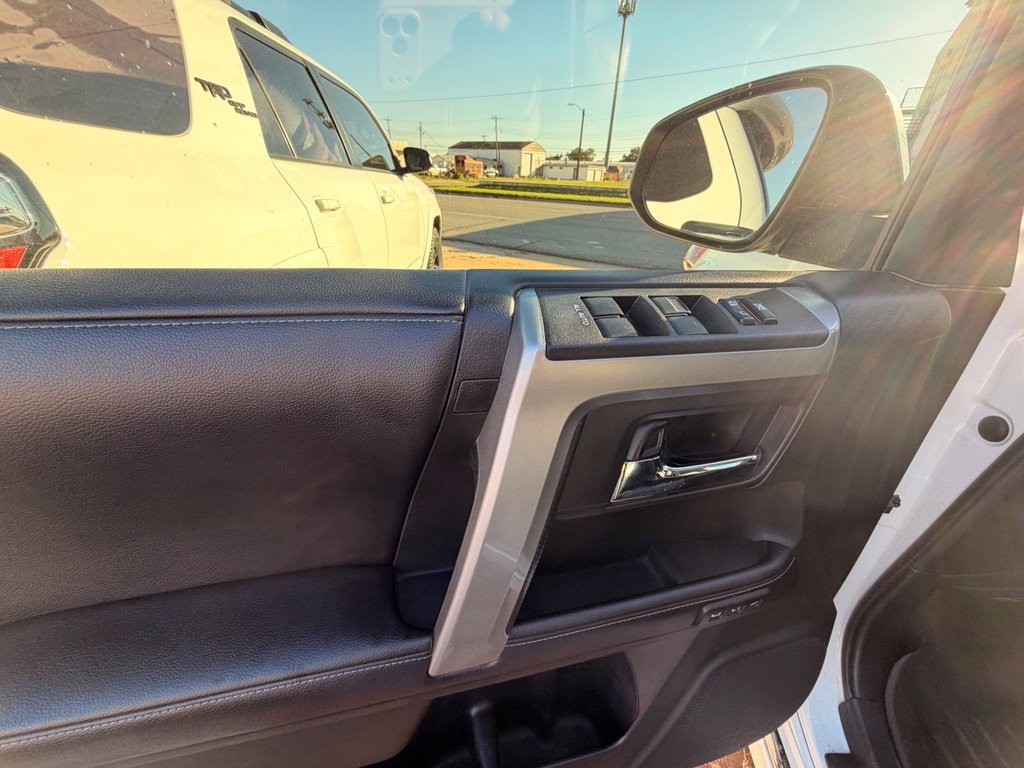 Used 2018 Toyota 4Runner Limited w/ Convenience Package AWD/4WD image 15