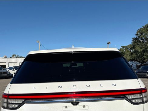 Used 2023 Lincoln Aviator Reserve w/ Equipment Group 201A image 11