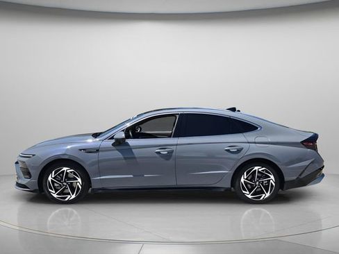 Used 2024 Hyundai Sonata SEL w/ Convenience Package FWD image 3