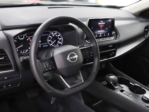 Used 2025 Nissan Rogue SV AWD/4WD image 22