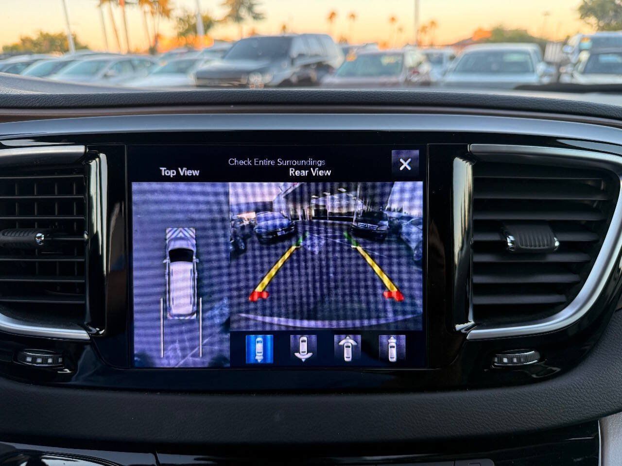 Used 2017 Chrysler Pacifica Touring-L Plus w/ Advanced Safetytec Group FWD image 23