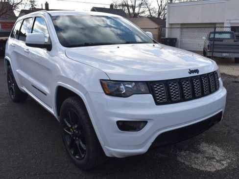 Used 2020 Jeep Grand Cherokee Altitude image 2