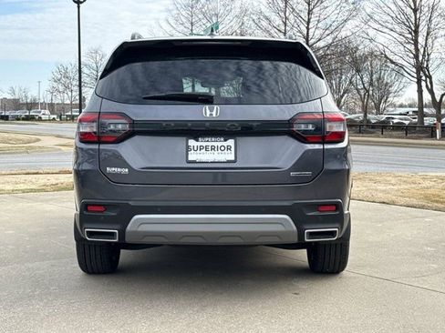 Used 2025 Honda Pilot Touring image 5